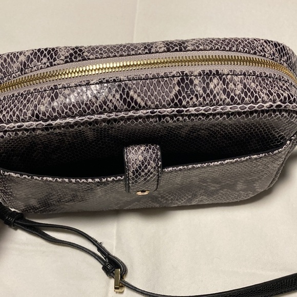 G.i.l.i. Genuine Leather Snakeskin Look Textured Bag - Picture 10 of 14